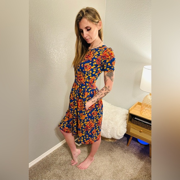 LuLaRoe Dresses & Skirts - Lularoe Amelia dress size small women’s Dress with pockets EUC